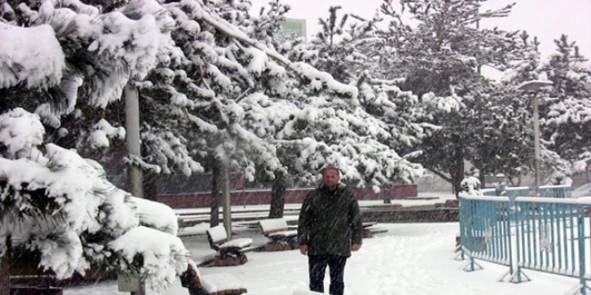 Kar, Erzurum ve Ar'da yollar kapatt