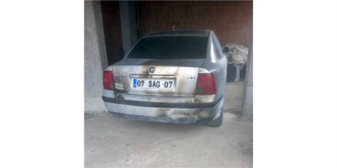 Ak Parti'li belediye ba�kan�'n�n arac� kundakland�