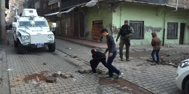 Teröristler kurdu, polis ve çocuklar kaldırdı