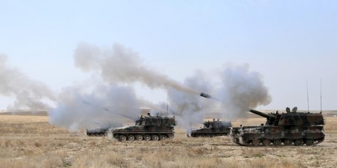 TSK, Tank ve Fırtına Obüsleri ile IŞİD mevzilerini vuruyor