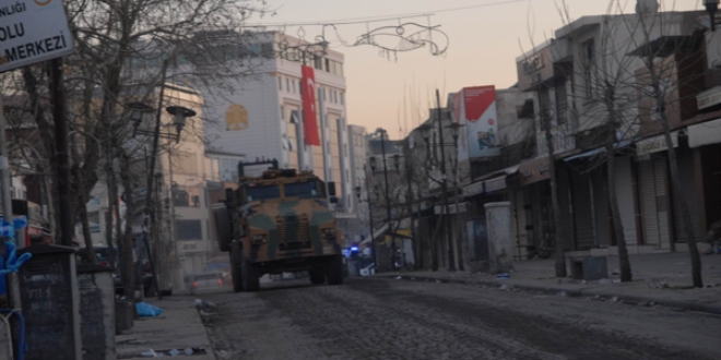 Sur'da koridordan 14 kişi güvenli bölgeye çıktı