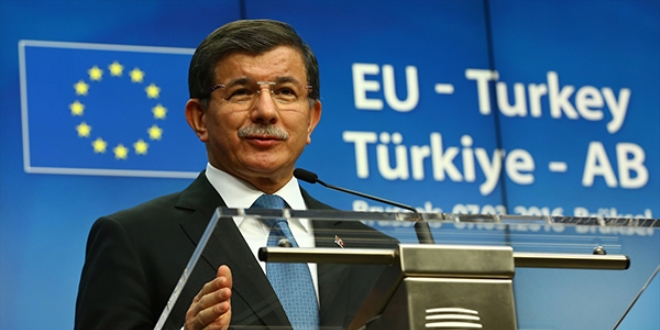 Davutoğlu: Türkiye para değil, yükün adil paylaşımını istiyor