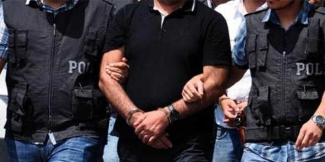 Usulsüz dinleme operasyonu: 4 polis gözaltında