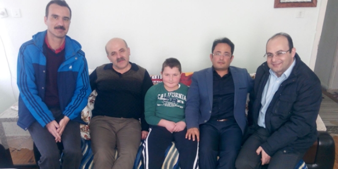 Kas hastası Kubilay'a öğretmenlerinden maddi yardım