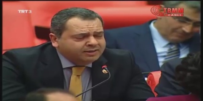 CHP'li vekil Meclis'te türkü söyledi