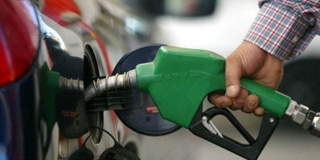 Benzin ve motorine 8 kuruş zam geldi