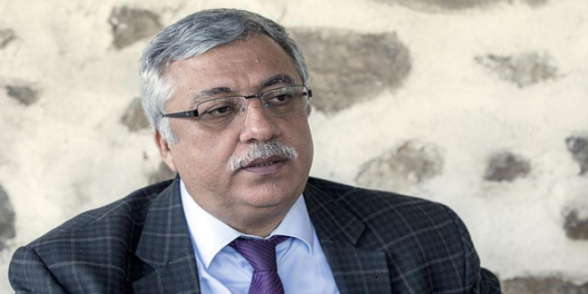 'Medya kamu adına görev yapan bir kurumdur'