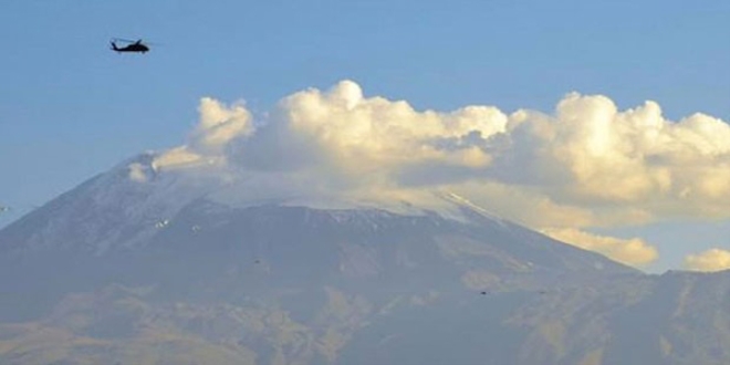 Ağrı'da helikopterler peş peşe havalandı