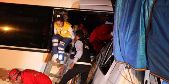 Kayseri'de 2 otobs arpt: 1 kii ld, 30 kii yaraland