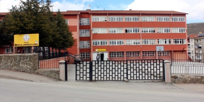 Yozgat'ta, 'k�z ��rencilerin etek fi�lemesi' iddias�