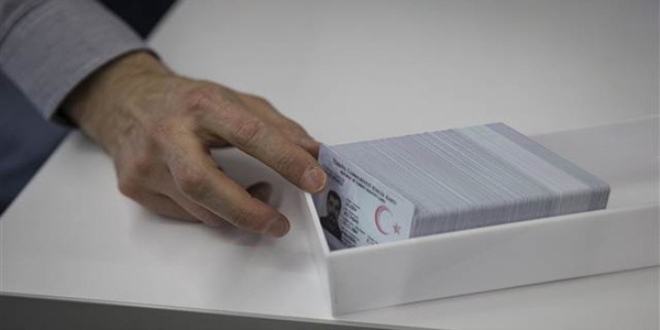 Yeni kimlikler Pazartesi dağıtılmaya başlanacak