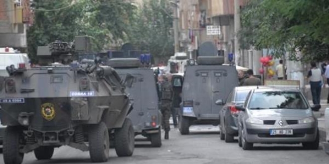 Sur'da atma: 2 PKK'l ldrld, 2 polis yaral