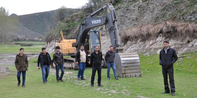 Rüyasında gördüğü altınlar için kazı başlattı