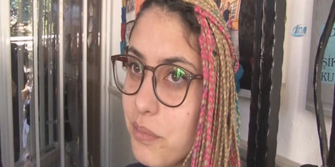 Rengarenk boncuklu saçları YGS'ye engel oluyordu