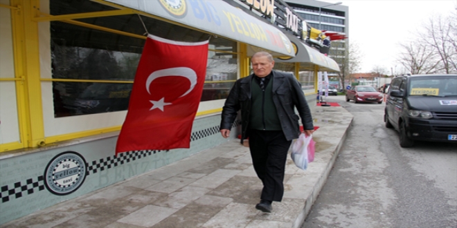 72 yaşındaki Şevki amcanın okuma aşkı
