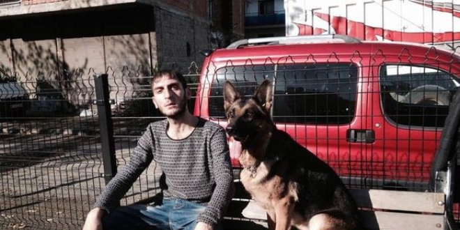 Trabzon'da köpeğini gezdiren gence otomobil çarptı