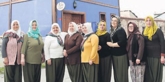 25 kadın kozasından çıktı