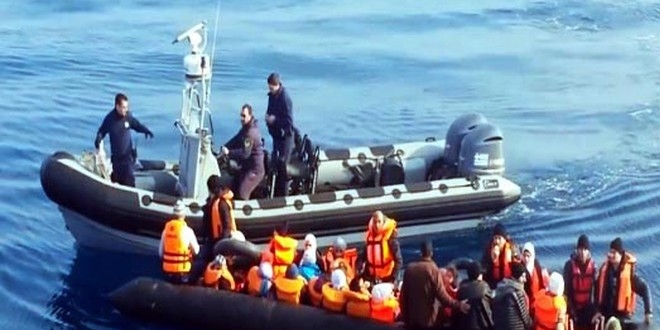 Mülteci teknesi battı kayıplar var