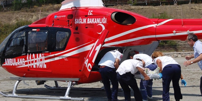 Kasığına dirgen saplanan çocuk için hava ambulansı