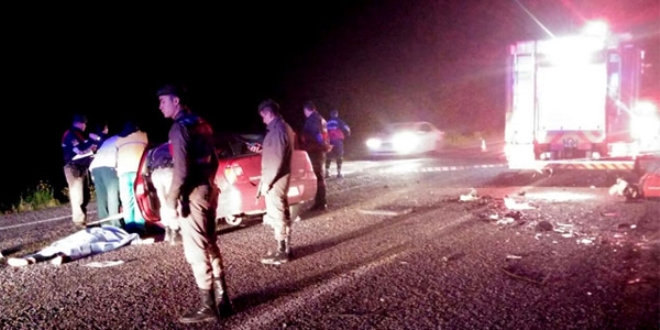 Manisa'da trafik kazası: 3 ölü, 7 yaralı