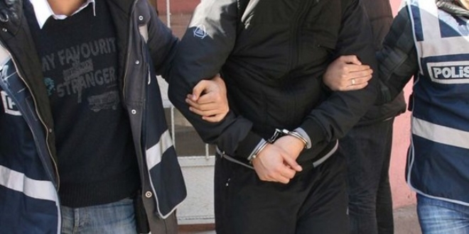 İzmir'de izinsiz gösteri: 5 gözaltı