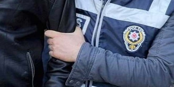 Bitlis'te iki öğretmen ve bir avukat gözaltına alındı