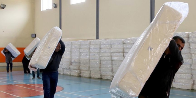 MEB'den terör mağduru öğrencilere 15 tır yardım