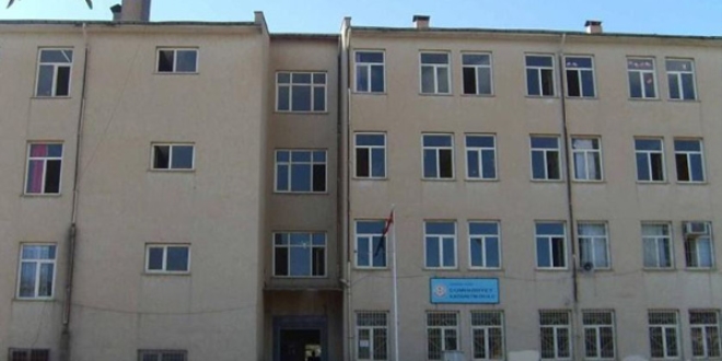 Öğrencisini darbeden öğretmene soruşturma açıldı