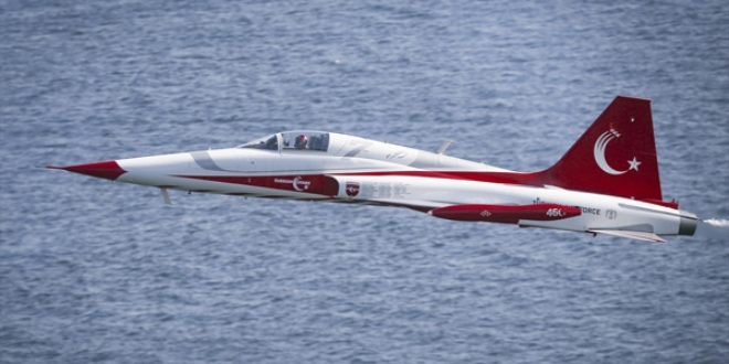 T�rk Y�ld�zlar� �ehitlerin isimlerini u�aklar�n �zerine kaz�d�