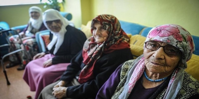 Her bin yaşlıdan 4'ü huzur evinde kalıyor