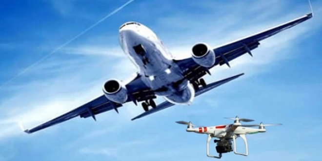 Atatürk Havalimanı'na iniş yapan uçağın altından drone geçti