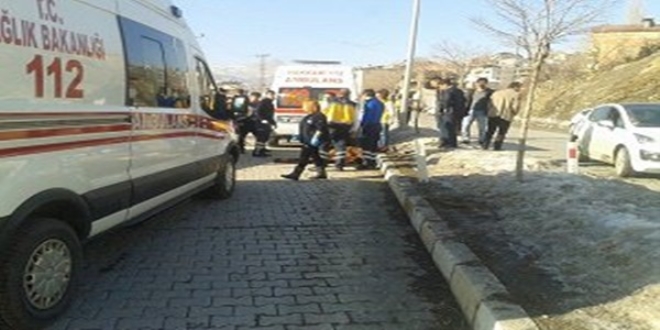 Hakkari'de trafik kazası: 13 yaralı