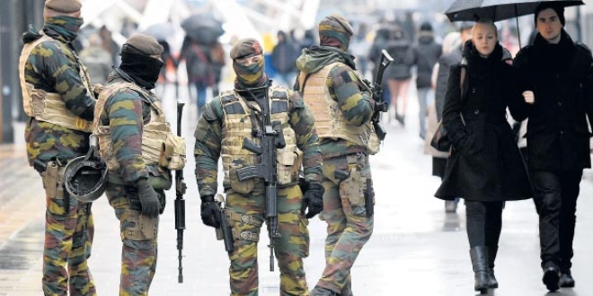 Bel�ika'da s�n�rlar kapat�ld� ama kimse �lkesini su�lamad�