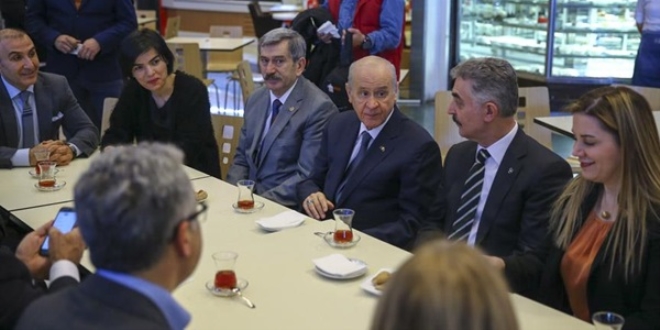 Bahçeli, AVM'ye gidip halka eve kapanmayın dedi