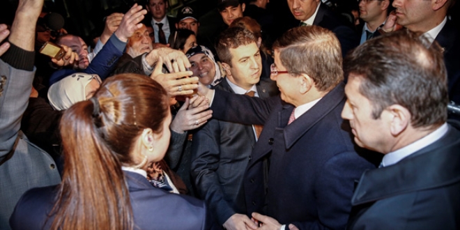 Davutoğlu, AK Partili gençlerle buluştu