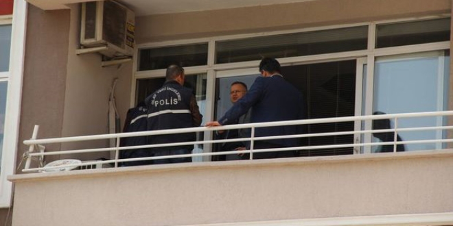 Cinnet getiren emekli albay karısını öldürüp intihar etti