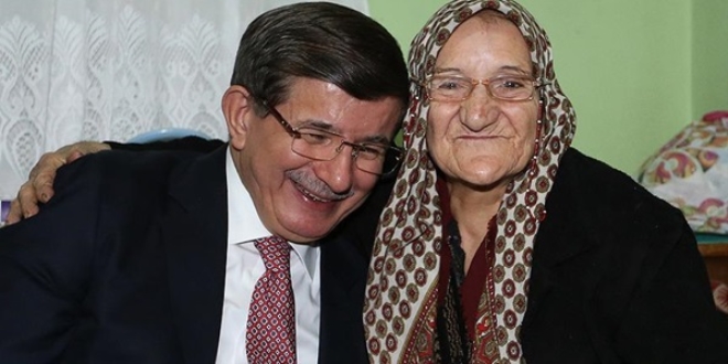 Davutoğlu'nun Kızılcahamam ziyaretinde renkli diyaloglar