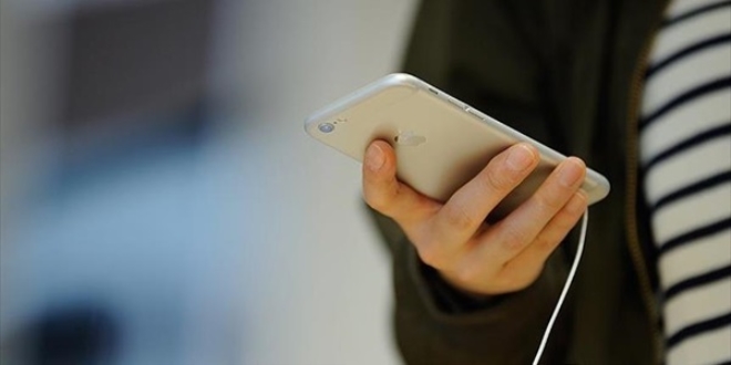 Akıllı telefon kullanırken 5 dakikada bir el değiştirin