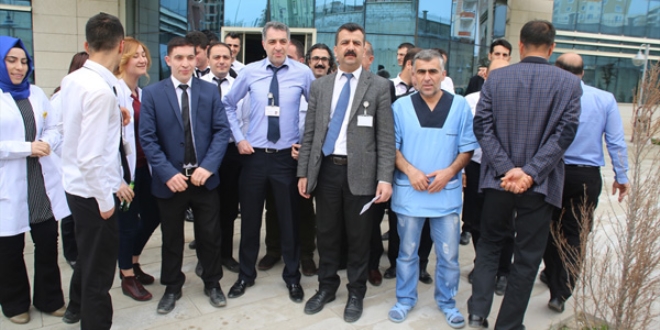 Siirt'te taşeron işçilerin kadro mutluluğu