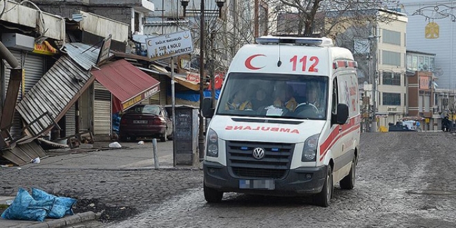 Yüksekova'da el yapımı patlayıcı infilak etti: 4 yaralı