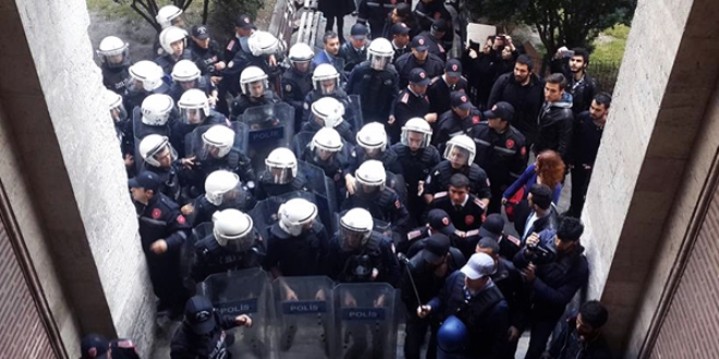 Trabzon'da polis ile renciler arasnda arbede