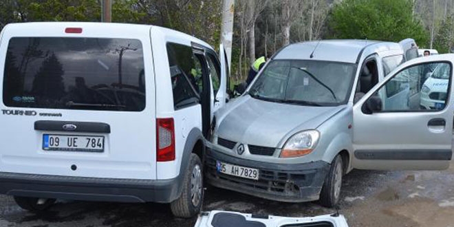 Uygulamadan kaçan otomobil sürücüsü 2 polisi yaraladı