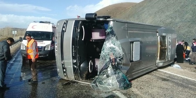 Kayseri'de midibüs devrildi: 14 yaralı