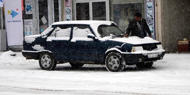 Ardahan'da kar yağışı hayatı olumsuz etkiledi