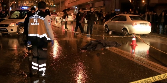 Otobüsün çarptığı üniversite öğrencisi öldü