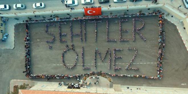 Nevşehir Lisesi 'Şehitler Ölmez' koreografisi düzenledi