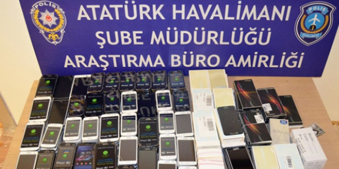 Havaliman�nda 2 milyon TL'lik cep telefonu operasyonu