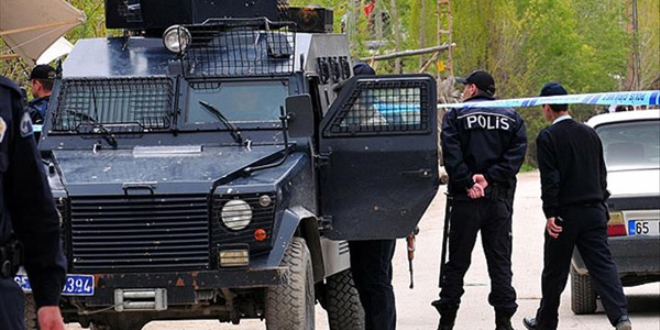 Van'da güvenlik güçlerine el bombasıyla saldırı