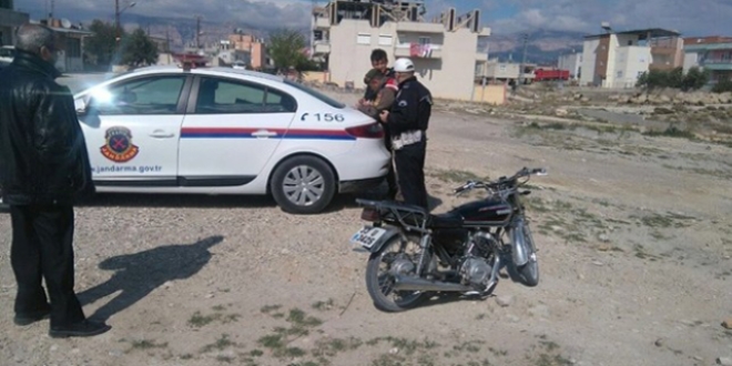 Mersin'de trafik polisi oğluna ceza kesti