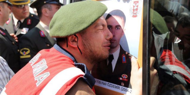Şehit Yüzbaşı Özdemir son yolculuğuna uğurlandı